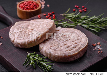 Raw meat balls with spices and herbs or crepinette 98511308