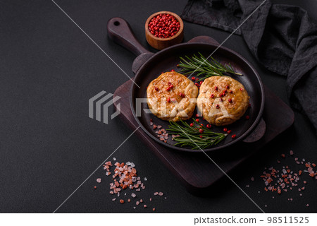 Grilled meatballs with spices and herbs or crepinette 98511525