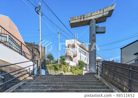 [九州/長崎] 被遺棄在原子彈轟炸區的山王神社第二鳥居的廢墟。 98511652