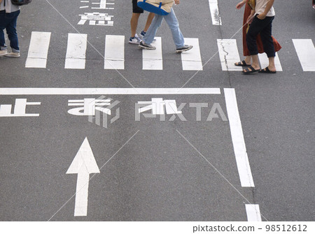 行人過馬路 行人過路處 行人過馬路 行人過路處 98512612