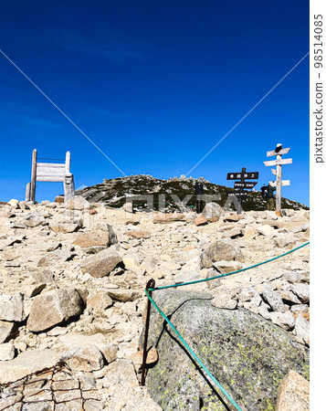 Nokkoshi Pure Land and Nakadake of Mt. Kisokomagatake in the Central Alps Nokkoshi Pure Land and Nakadake of Mt. Kisokomagatake in the Central Alps 98514085