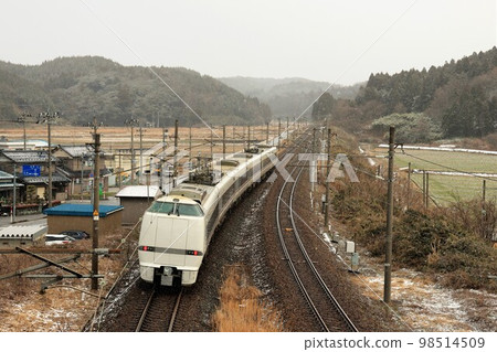 [JR 西日本] 北陸本線 Hosorogi 站系列 681 “Shirasagi” 98514509