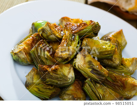 Oil-fried cut artichokes Oil-fried cut artichokes 98515051