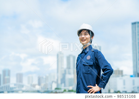 A young guard man doing port security 98515108
