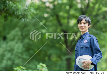 公園保安的年輕保安 公園保安的年輕保安 98515121