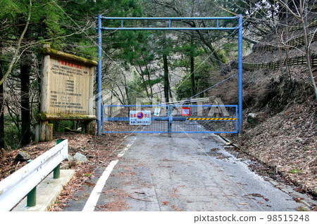 Tarai Koyazawa沿岸的Sakaizawa林道上總是鎖著的門 Tarai Koyazawa沿岸的Sakaizawa林道上總是鎖著的門 98515248