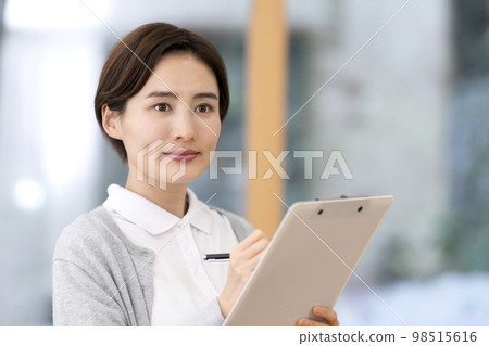 Young female caregiver 98515616