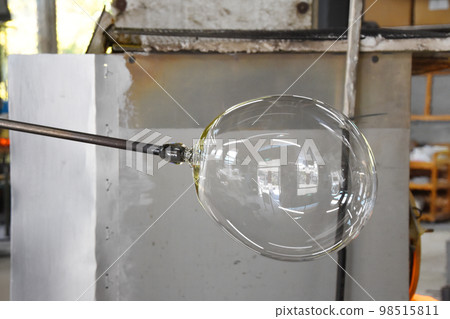 Blown glass molding at the Satsuma Kiriko glass factory 98515811