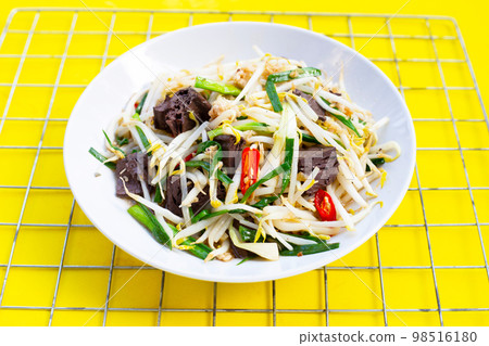 Stir fried chicken blood jelly with bean sprouts Stir fried chicken blood jelly with bean sprouts 98516180