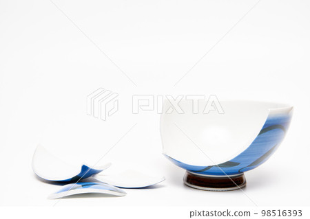 Broken cup Broken cup 98516393