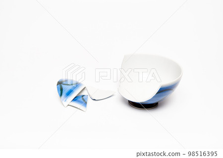 Broken cup Broken cup 98516395