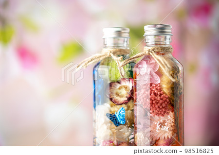 Herbarium image material taken indoors 98516825