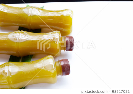 Fresh squeezed sugar cane juice Fresh squeezed sugar cane juice 98517021