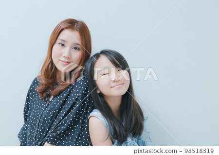 兩個女人的美麗形象 | 護膚 兩個女人的美麗形象 | 護膚 98518319