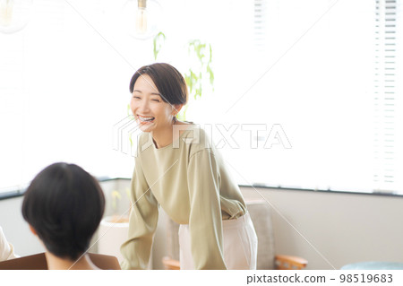 開會的婦女 開會的婦女 98519683