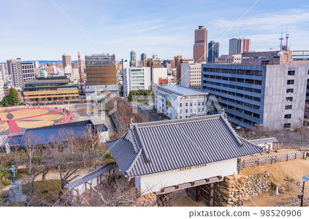 (Shizuoka Prefecture) Looking down from the castle tower of Hamamatsu Castle, the main gate and the cityscape of Hamamatsu 98520906