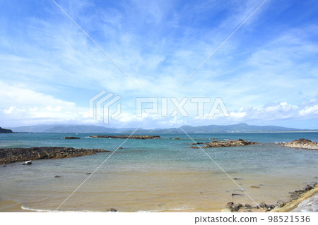 阿久根大島美麗的大海和夏日的天空 阿久根大島美麗的大海和夏日的天空 98521536