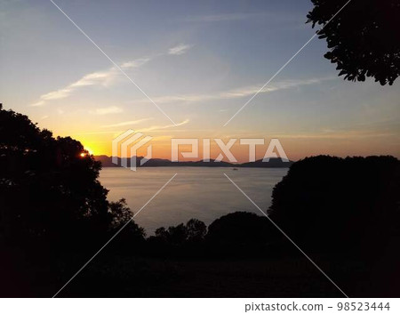 從能古島看到的日落 從能古島看到的日落 98523444