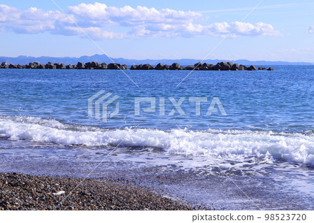 Wave-dissipating blocks lined up offshore Wave-dissipating blocks lined up offshore 98523720