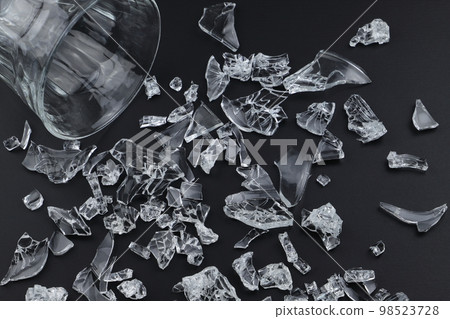broken tempered glass 98523728