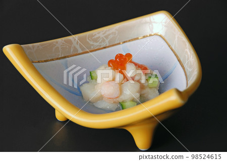 在日式旅館晚餐出來的懷石料理 98524615