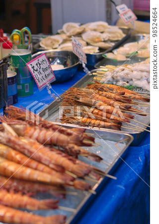 Osaka Kuromon Market 98524664