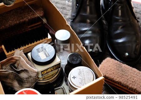 Dirty cloth, cream puffs and leather shoes Dirty cloth, cream puffs and leather shoes 98525491