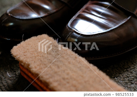 Goat hair brush indispensable for shoeshine Goat hair brush indispensable for shoeshine 98525533