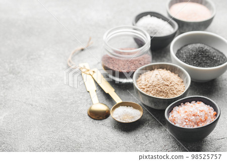 Bowls with assorted speciality salt 98525757