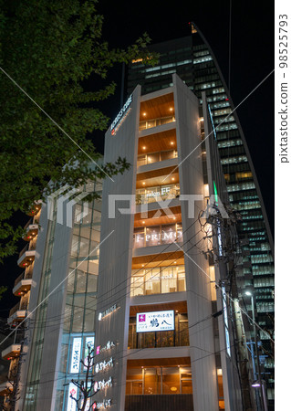 Urban landscape 98525793