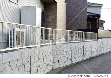 住宅擋土牆塊和柵欄 住宅擋土牆塊和柵欄 98526041