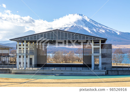 從山中湖交流廣場 Kirara 看到的富士山 98526916
