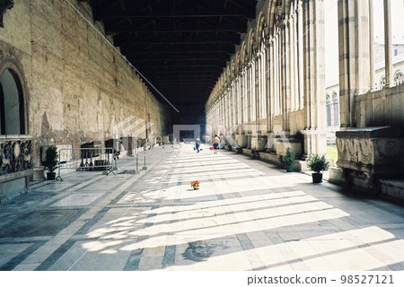 Pisa Pisa 98527121