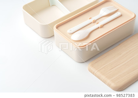 Food container with wooden lid isolated on white background Food container with wooden lid isolated on white background 98527383