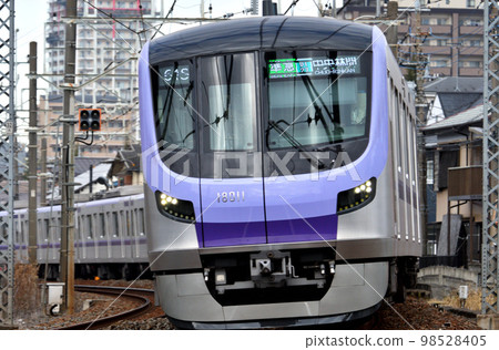 Train: private railway, Tokyo Metro Hanzomon Line, Tobu line: Tokyo Metro 18000 series 98528405