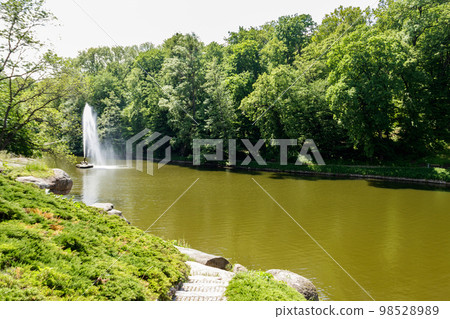 View of a lake with Snake Fountain in Sofiyivka park in Uman, Ukraine 98528989