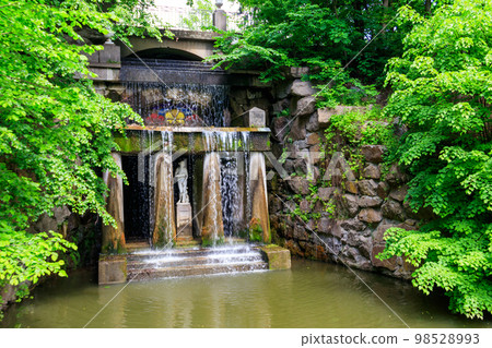Thetis grotto with Venus de' Medici statue in Sofiyivka park in Uman, Ukraine 98528993