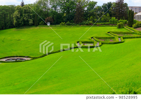 View of Parterre Amphitheatre in Sofiyivka park in Uman, Ukraine 98528995