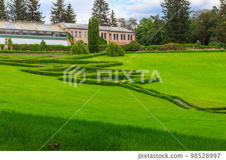 View of Parterre Amphitheatre in Sofiyivka park in Uman, Ukraine View of Parterre Amphitheatre in Sofiyivka park in Uman, Ukraine 98528997