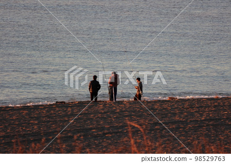  Sea fishing 98529763