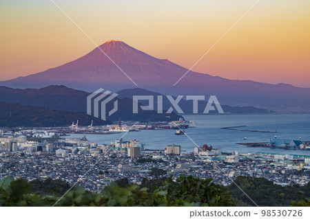 Mt. Fuji and Shimizu Port in the sunset at Nihondaira, Shimizu Ward, Shizuoka City, Shizuoka Prefecture 98530726