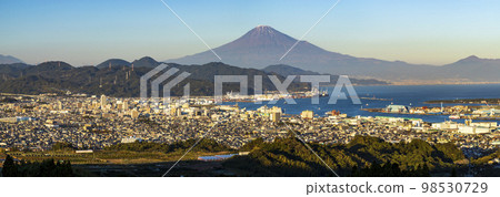 Mt.Fuji and the setting sun in the town of Shimizu in Nihondaira, Shimizu Ward, Shizuoka City, Shizuoka Prefecture Mt.Fuji and the setting sun in the town of Shimizu in Nihondaira, Shimizu Ward, Shizuoka City, Shizuoka Prefecture 98530729