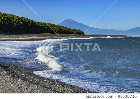 Mt. Fuji seen from Miho Beach (Miho no Matsubara) in Shimizu Ward, Shizuoka City, Shizuoka Prefecture 98530730
