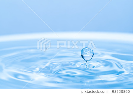water splash action shot 98530860