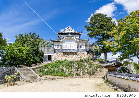 Takahashi City, Okayama Prefecture Bitchu Matsuyama Castle tower in sunny weather 98530949