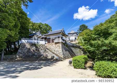 Takahashi City, Okayama Prefecture Bitchu Matsuyama Castle tower in sunny weather 98530952