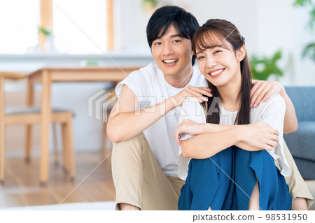 已婚夫婦，家庭，生活方式，客廳 98531950