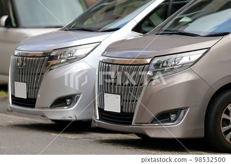 Minivan image 98532500