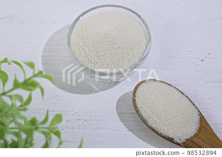 A low-calorie, sugar-free sweetener containing rakanka and erythritol. It is often used by those who restrict sugar intake A low-calorie, sugar-free sweetener containing rakanka and erythritol. It is often used by those who restrict sugar intake 98532894
