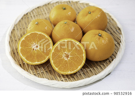 Harehime from Ehime Prefecture (a rare variety that can only be eaten in January), a new brand of mandarin oranges Harehime from Ehime Prefecture (a rare variety that can only be eaten in January), a new brand of mandarin oranges 98532916